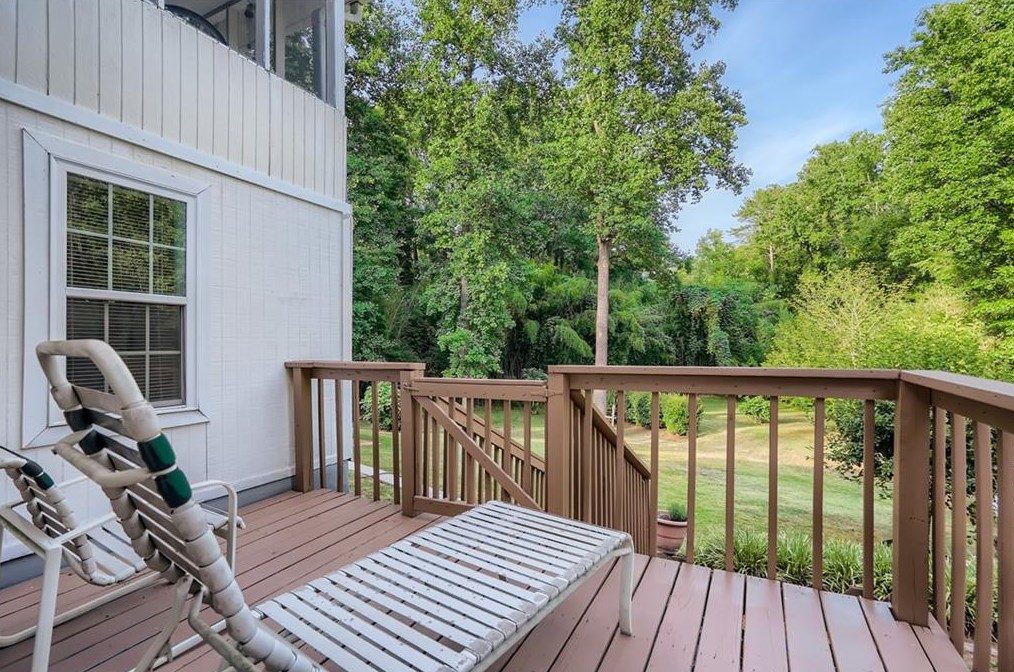 1653 Pne Gln Cir, Decatur GA 30035-1537 exterior