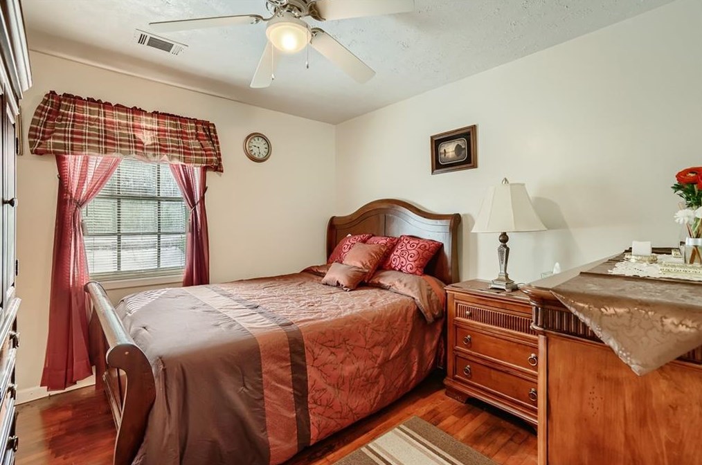 1653 Pne Gln Cir, Decatur GA 30035-1537 exterior