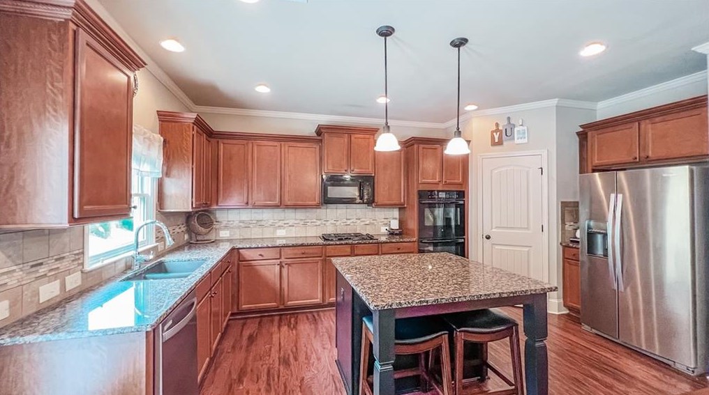 7216 Lake Sterling Blvd, Flowery Branch GA  30542-5007 exterior