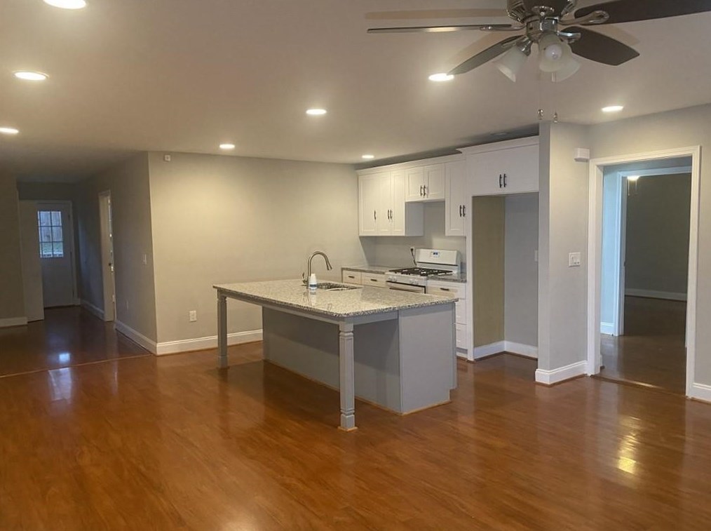 498 Woods Dr, Atlanta GA  30318-6156 exterior