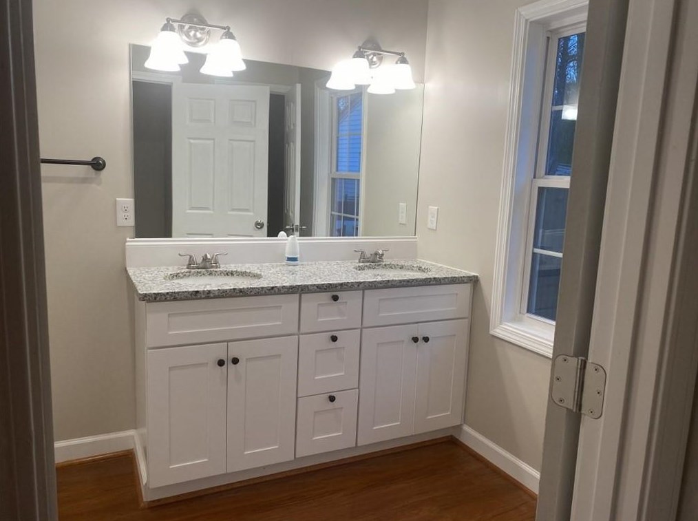 498 Woods Dr, Atlanta GA  30318-6156 exterior