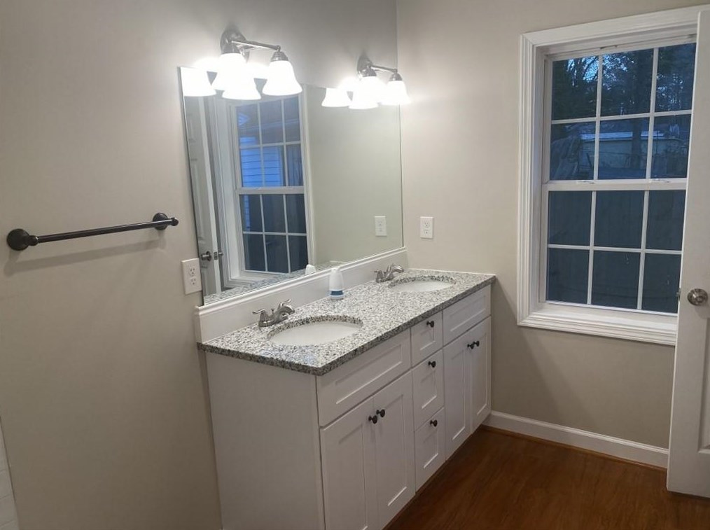 498 Woods Dr, Atlanta GA  30318-6156 exterior