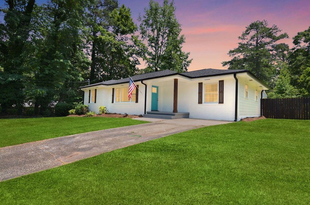 2412 Wood Valley Dr, Atlanta GA  30344-2240 exterior