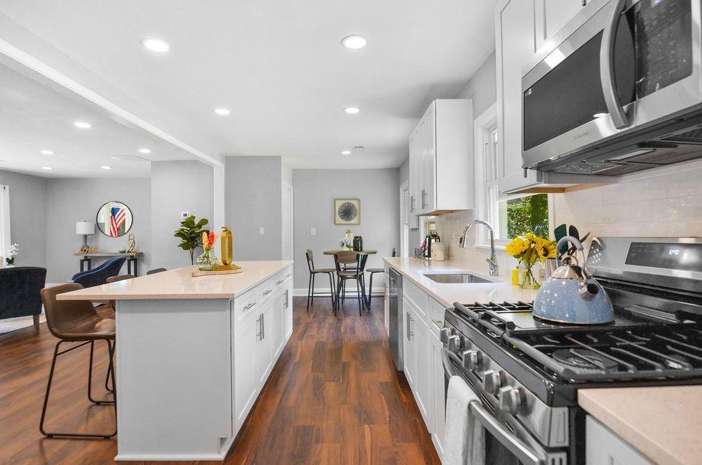 2412 Wood Valley Dr, Atlanta GA  30344-2240 exterior