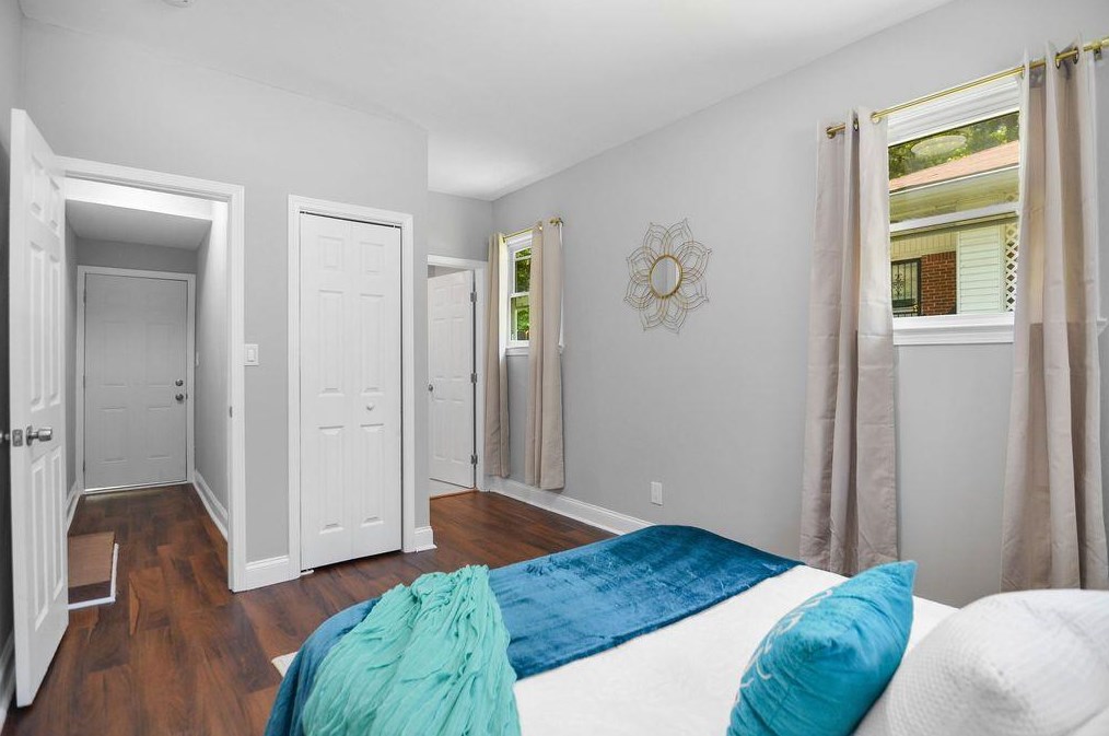 2412 Wood Valley Dr, Atlanta GA  30344-2240 exterior