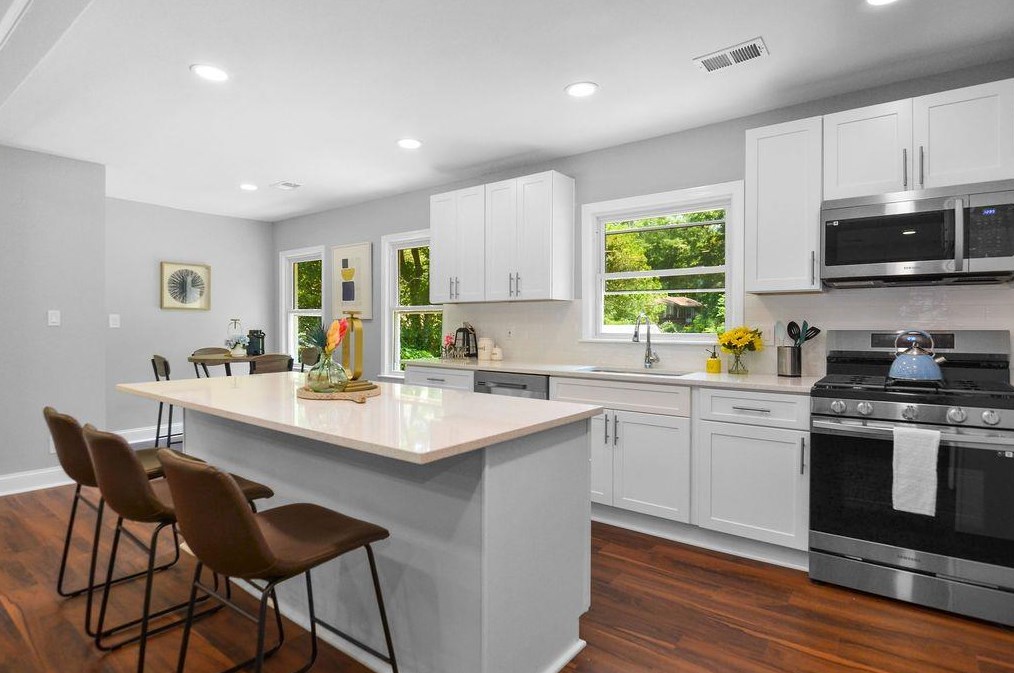 2412 Wood Valley Dr, Atlanta GA  30344-2240 exterior