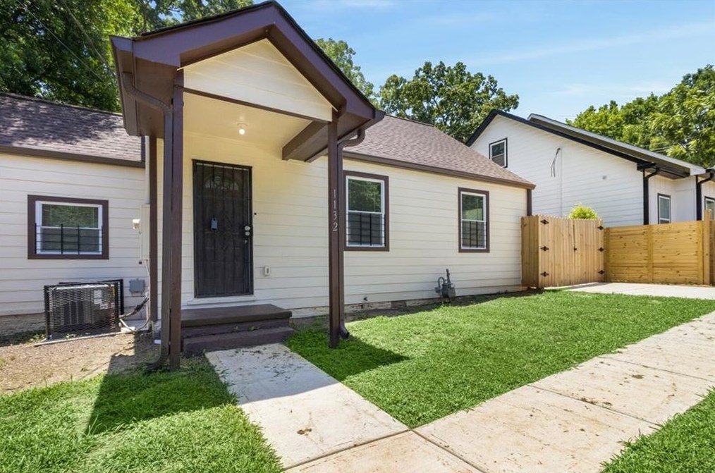1132 Oak Knoll Ter, Atlanta GA  30315-5214 exterior