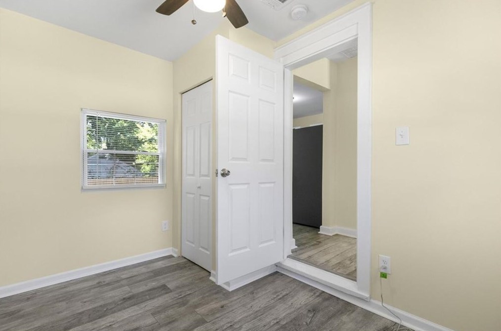 1132 Oak Knoll Ter, Atlanta GA  30315-5214 exterior