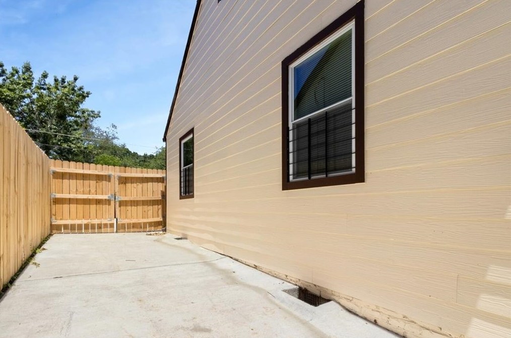 1132 Oak Knoll Ter, Atlanta GA  30315-5214 exterior