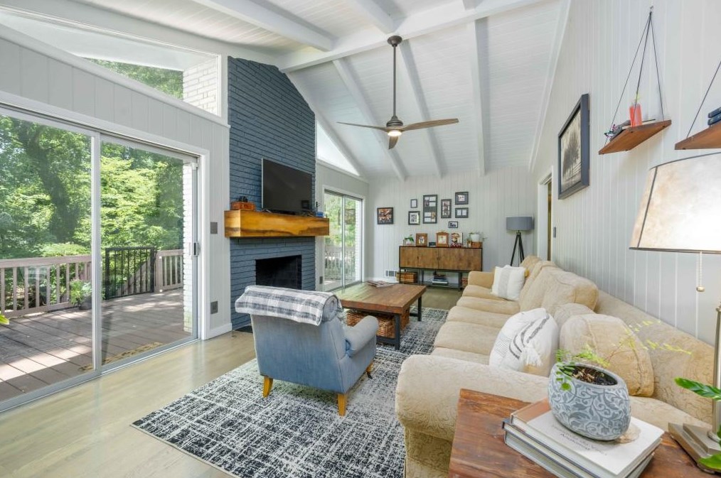 5255 Mount Vernon Pkwy, Atlanta GA  30327-4733 exterior