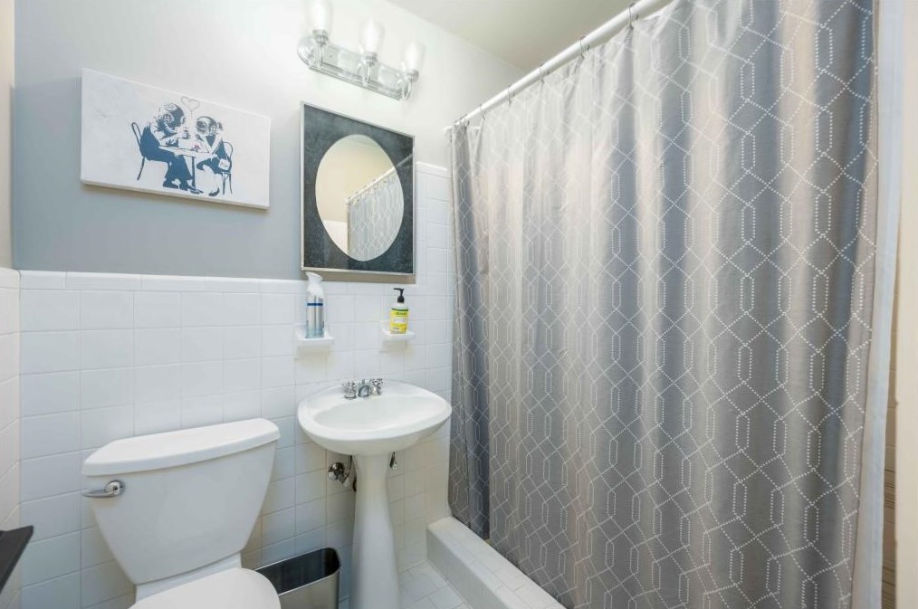 5255 Mount Vernon Pkwy, Atlanta GA  30327-4733 exterior