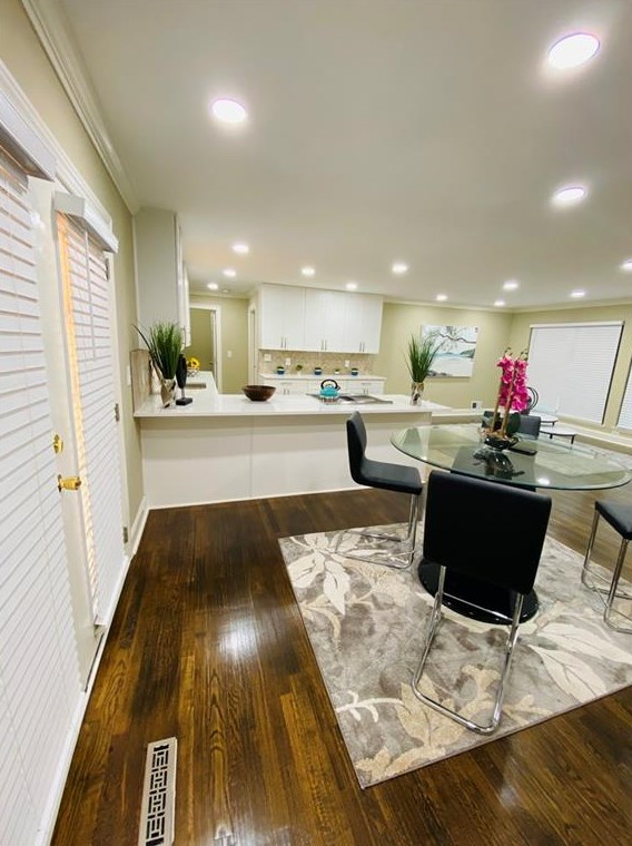 1498 Sanden Ferry Dr, Decatur GA  30033-3323 exterior