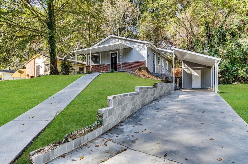 2720 Santa Barbara Dr, Atlanta GA  30318-7327 exterior