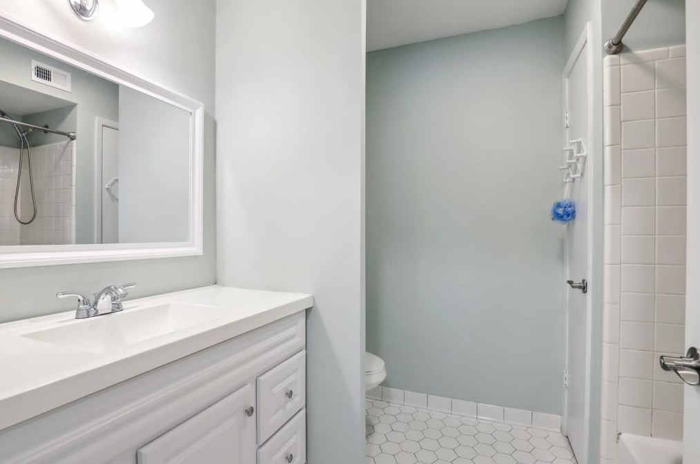61 Middleton Ct, Smyrna GA  30080-8053 exterior