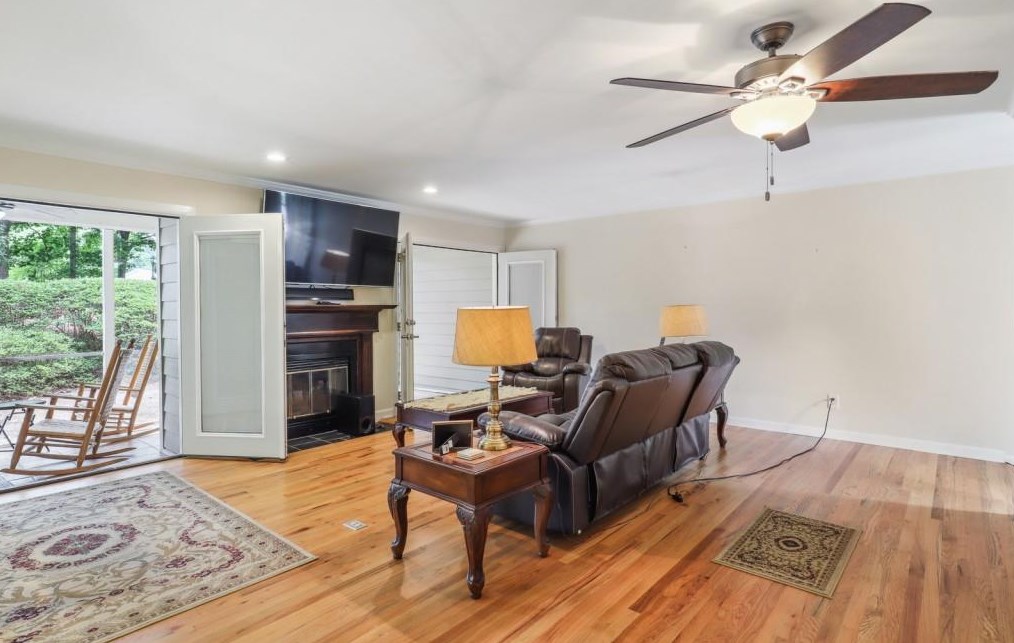 61 Middleton Ct, Smyrna GA  30080-8053 exterior