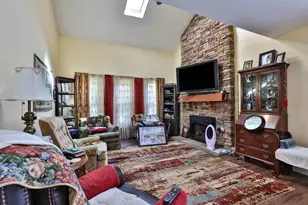 2352 Banberry Ct, Lawrenceburg, IN 47025 - Photo 5