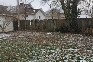 323 E 13th St, Connersville, IN 47331 - Photo 15