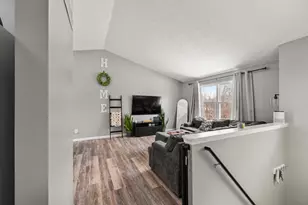 21051 Sunnyridge Dr, Lawrenceburg, IN 47025 - Photo 3