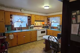 122 W 5th St, Rushville, IN 46173 - Photo 3