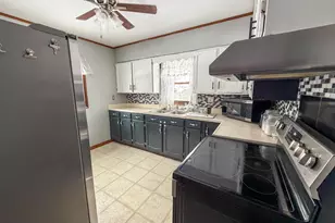 141 W 4th St, Greensburg, IN 47240 - Photo 9