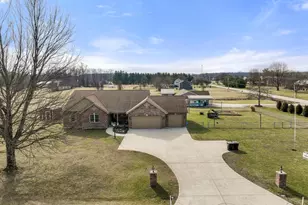 9032 E Edgewood Ln, Sunman, IN 47041 - Photo 5