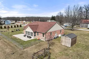 9032 E Edgewood Ln, Sunman, IN 47041 - Photo 11