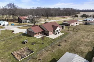 9032 E Edgewood Ln, Sunman, IN 47041 - Photo 9