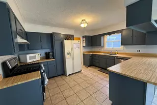 206 E Perry St, Versailles, IN 47042 - Photo 3