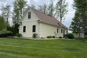 355 Woodside Ct, Batesville, IN 47006 - Photo 3