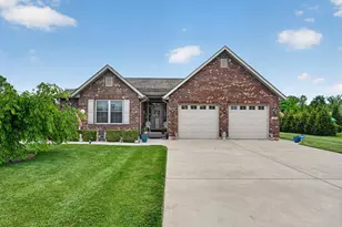 349 Charles Pl, Batesville, IN 47006 - Photo 1