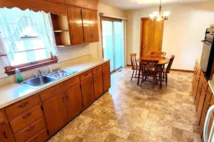 2394 S Sunset Dr, Connersville, IN 47331 - Photo 5
