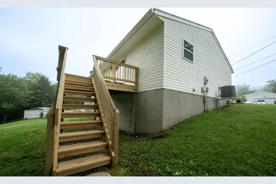 304 Sunset Dr, Aurora, IN 47001 - Photo 7