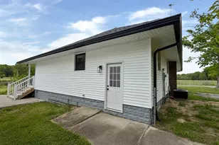 19021 N Hogan Rd, Aurora, IN 47001 - Photo 5