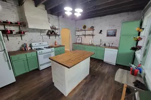 609 Walnut St, Madison, IN 47250 - Photo 1