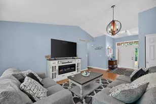 1607 Brookridge Cir Dr, Lawrenceburg, IN 47025 - Photo 7