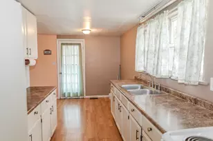 106 W 1st St, Hanover, IN 47243 - Photo 9