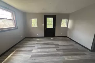 827 N Broadway St, Greensburg, IN 47240 - Photo 9