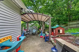 173 Market St, Aurora, IN 47001 - Photo 17