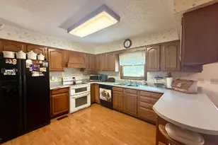 205 Whippoorwill Dr, Batesville, IN 47006 - Photo 7