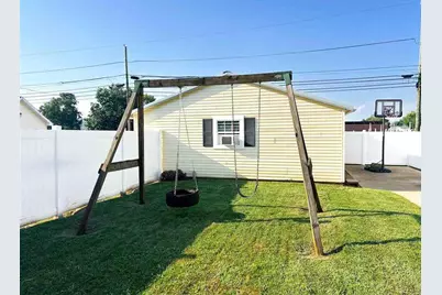 228 W 12th Street, Connersville, IN 47331 - Photo 19