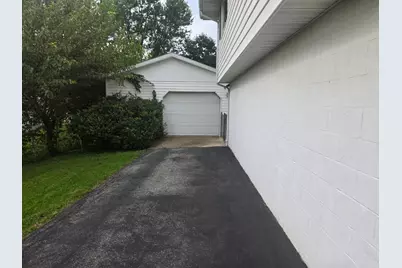 1523 W Memorial Drive, Connersville, IN 47331 - Photo 27