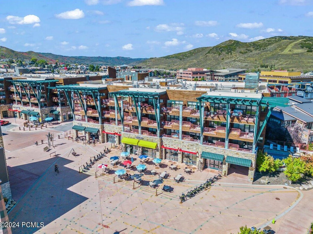 1476 Newpark Blvd, Park City UT 84098-7980 exterior