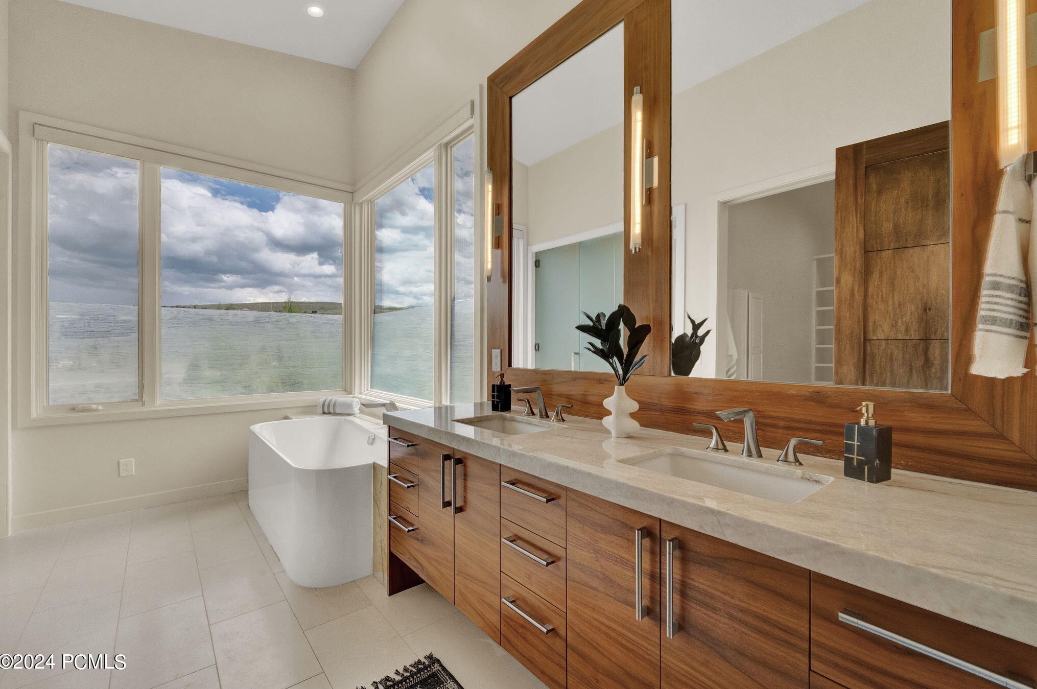 2496 Westview Trl, Park City UT 84098-6287 exterior