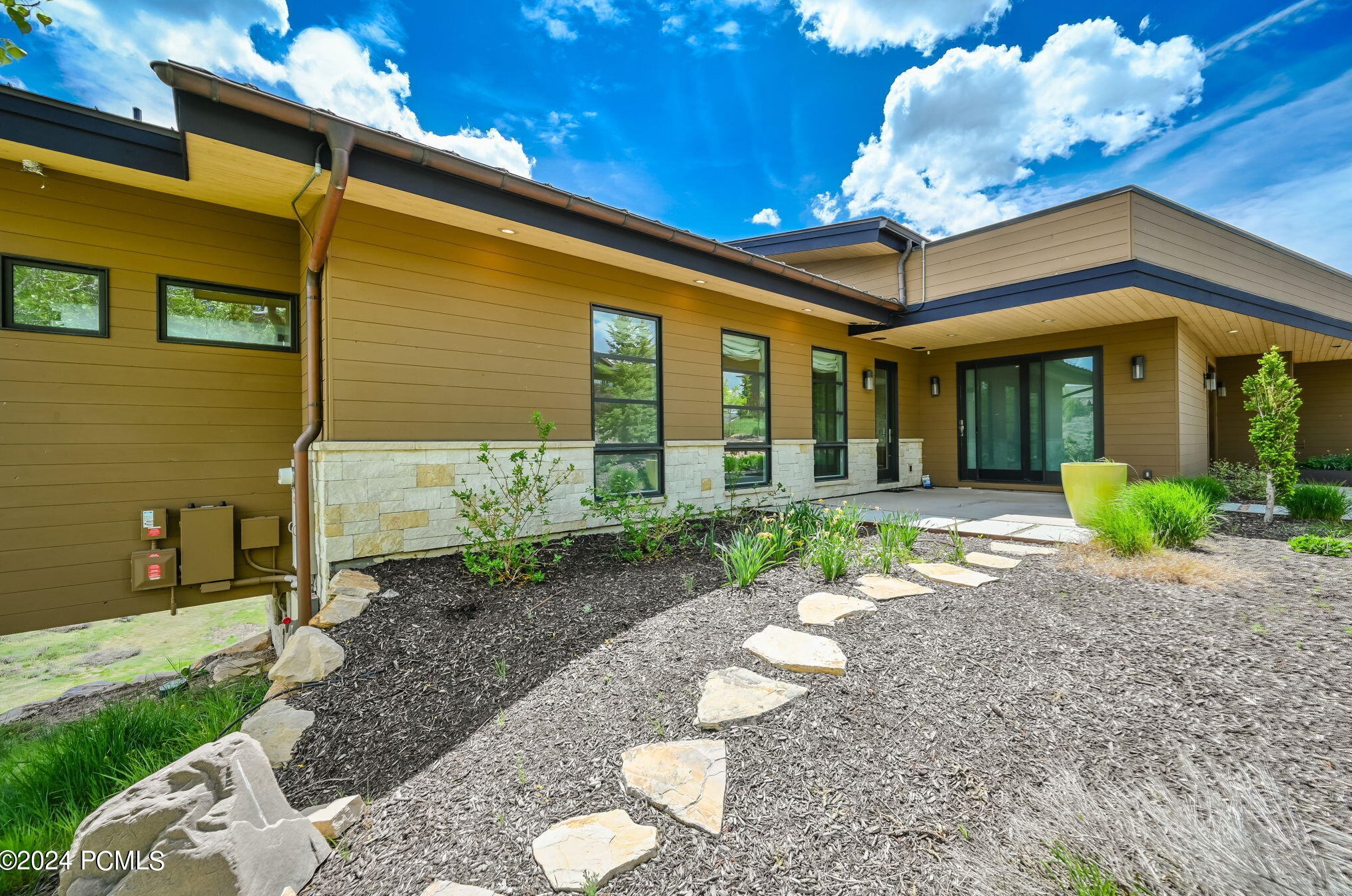 2496 Westview Trl, Park City UT 84098-6287 exterior
