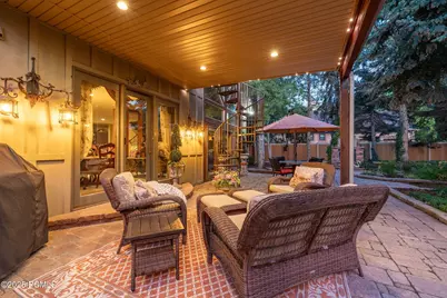 2238 E Cottonwood Cove Lane, Cottonwood Heights, UT 84121 - Photo 103