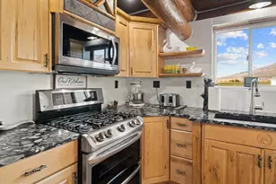 7768 N 1075, Huntsville, UT 84317 - Photo 23