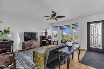 7462 S 2300, Cottonwood Heights, UT 84121 - Photo 3