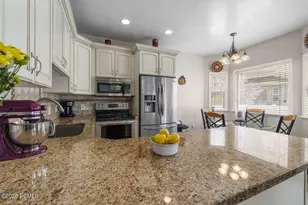 7819 S Spruce Tree Ln, Sandy, UT 84094 - Photo 5