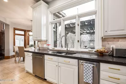 5083 S Clarenden Place, Holladay, UT 84117 - Photo 9