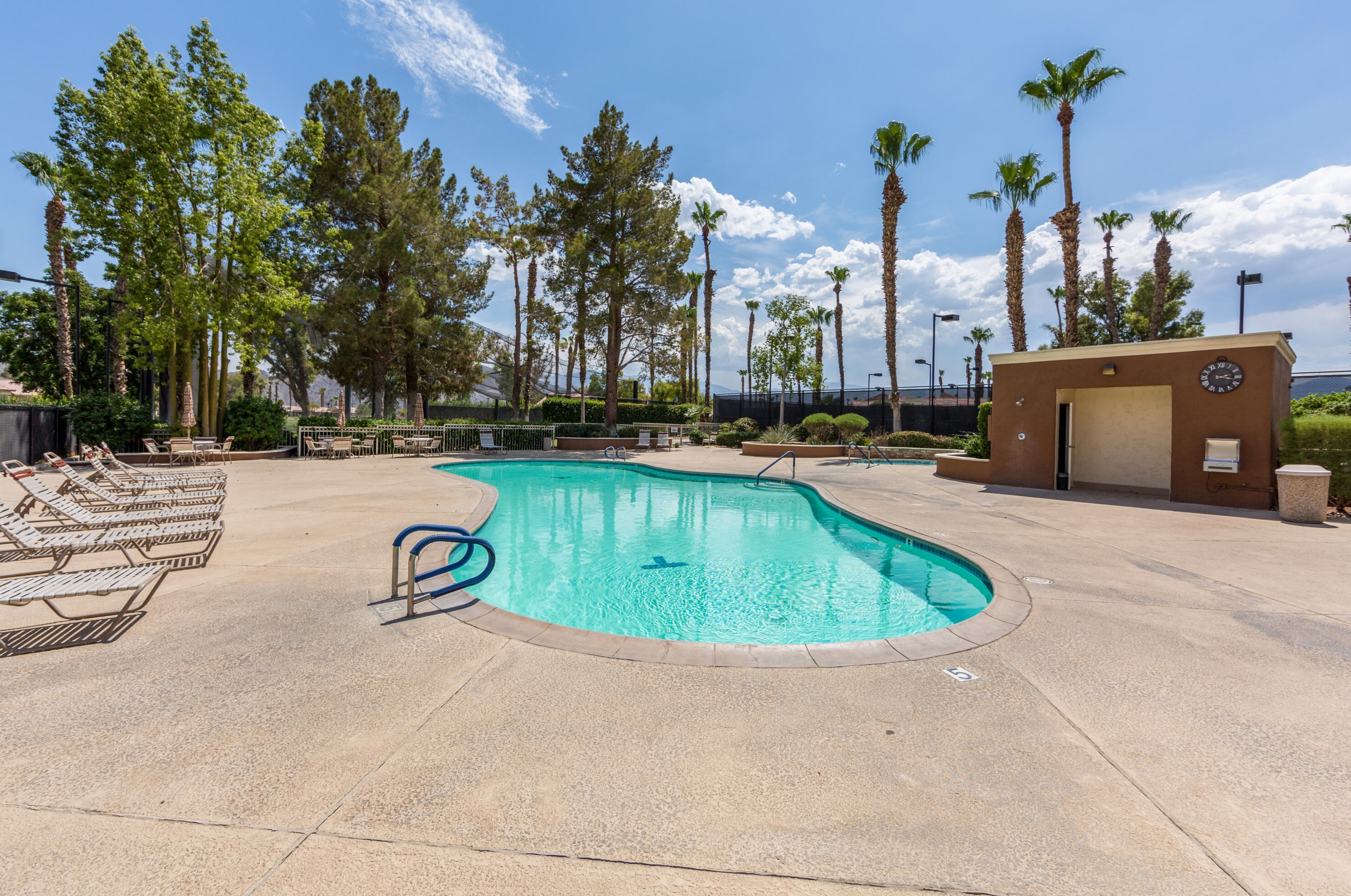 42498 Sand Dune Dr, Palm Desert CA  92211-7601 exterior